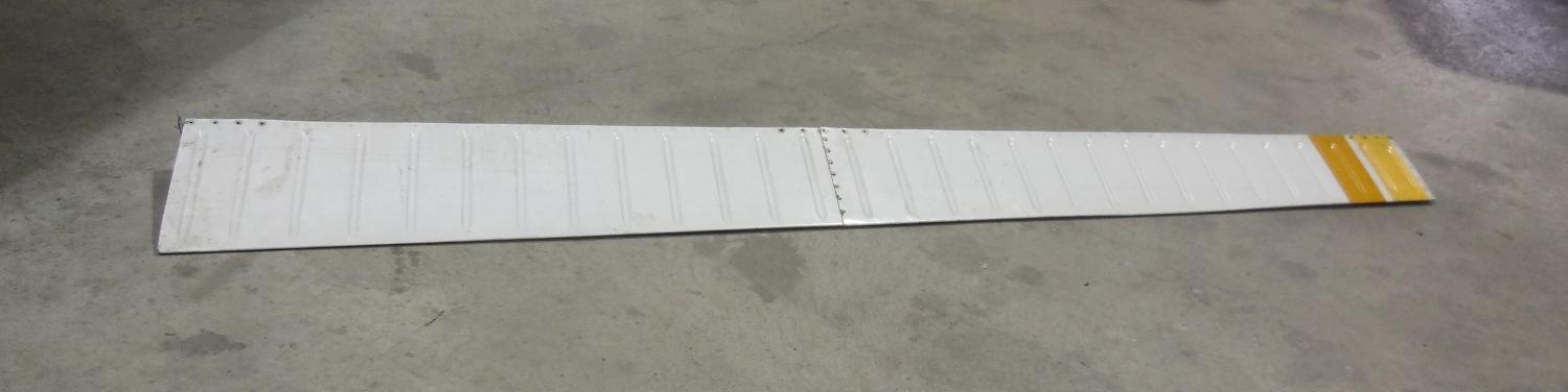 PIPER PA28-161 PN35640-901 RH AILERON (SLIGHT DAMAGE OUTER SKIN PANEL) 